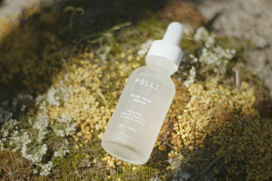 Honey serum with vitamin C and hyaluronic acid.